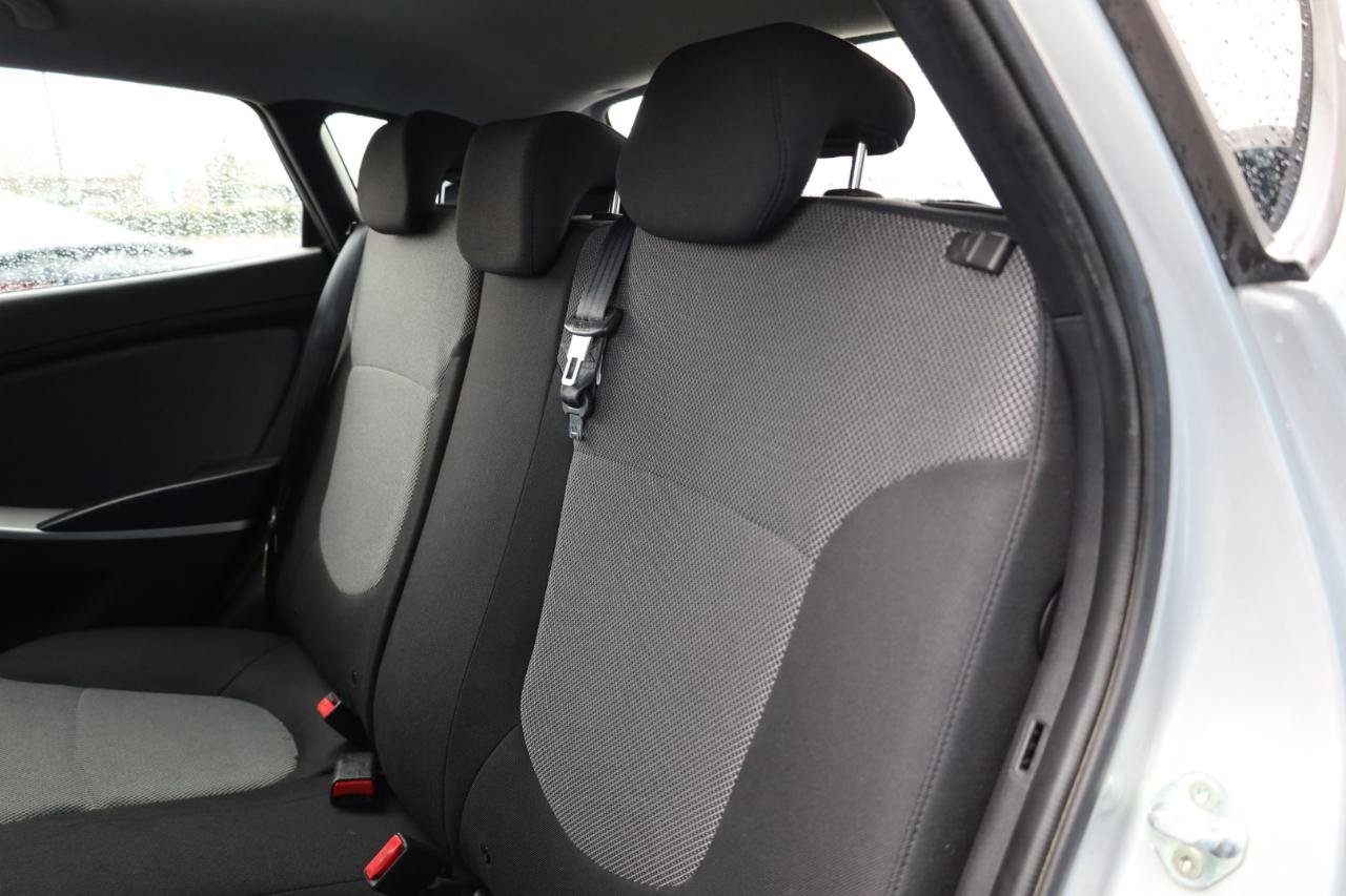 Used 2013 Hyundai Accent GS FWD image 11