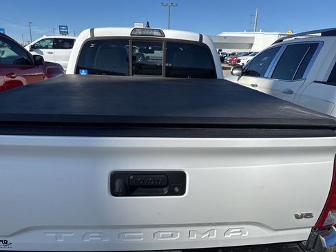 Used 2017 Toyota Tacoma SR5 w/ Tow Package image 4