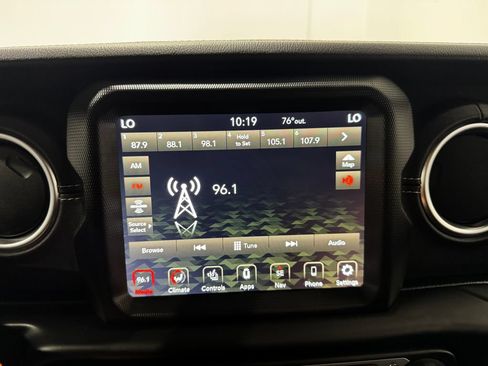 Used 2022 Jeep Wrangler Unlimited Sahara w/ Dual Top Group AWD/4WD image 3