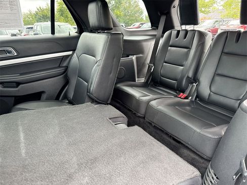 Used 2016 Ford Explorer XLT w/ Equipment Group 202A image 23