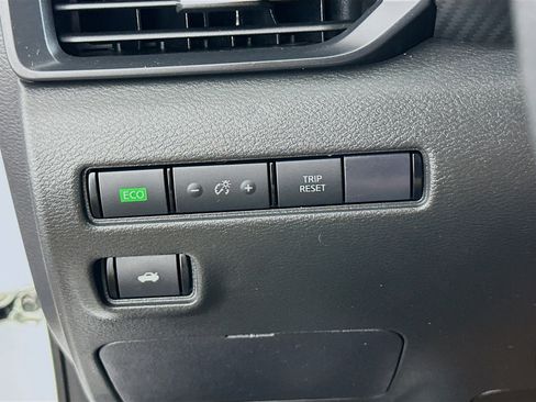 Used 2024 Nissan Sentra S FWD image 16