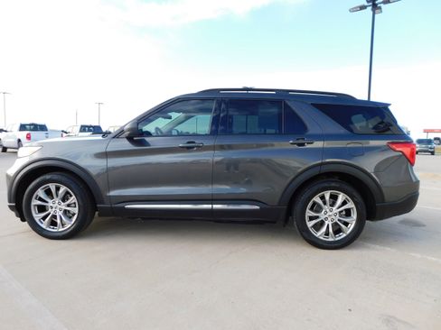 Used 2020 Ford Explorer XLT w/ Equipment Group 202A image 4