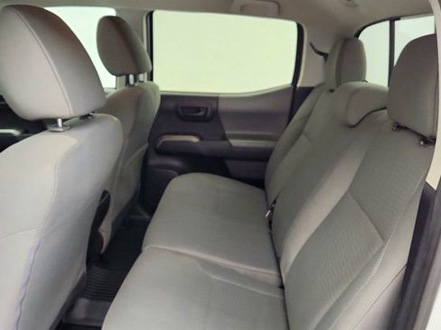 Used 2016 Toyota Tacoma SR5 w/ SR5 Appearance Package (SN) RWD image 19