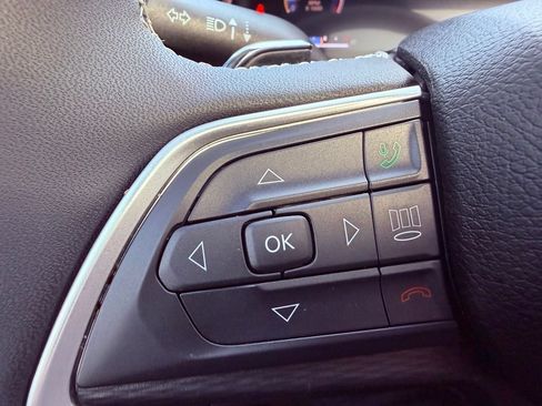 Used 2023 Jeep Grand Cherokee Altitude RWD image 21