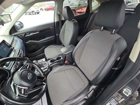 Used 2021 Kia Seltos S image 16