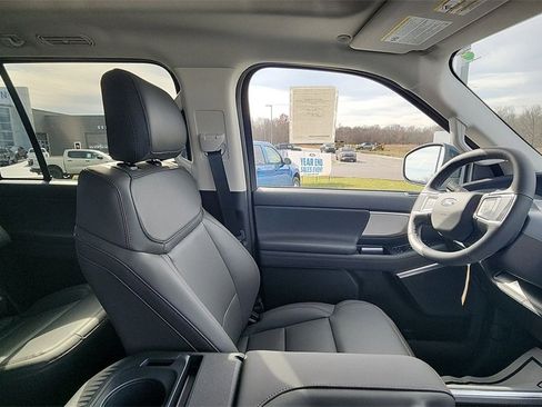 New 2025 Ford Expedition Active image 13