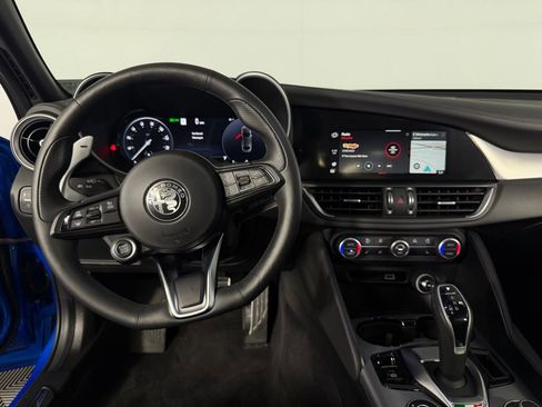 Used 2025 Alfa Romeo Giulia AWD image 19
