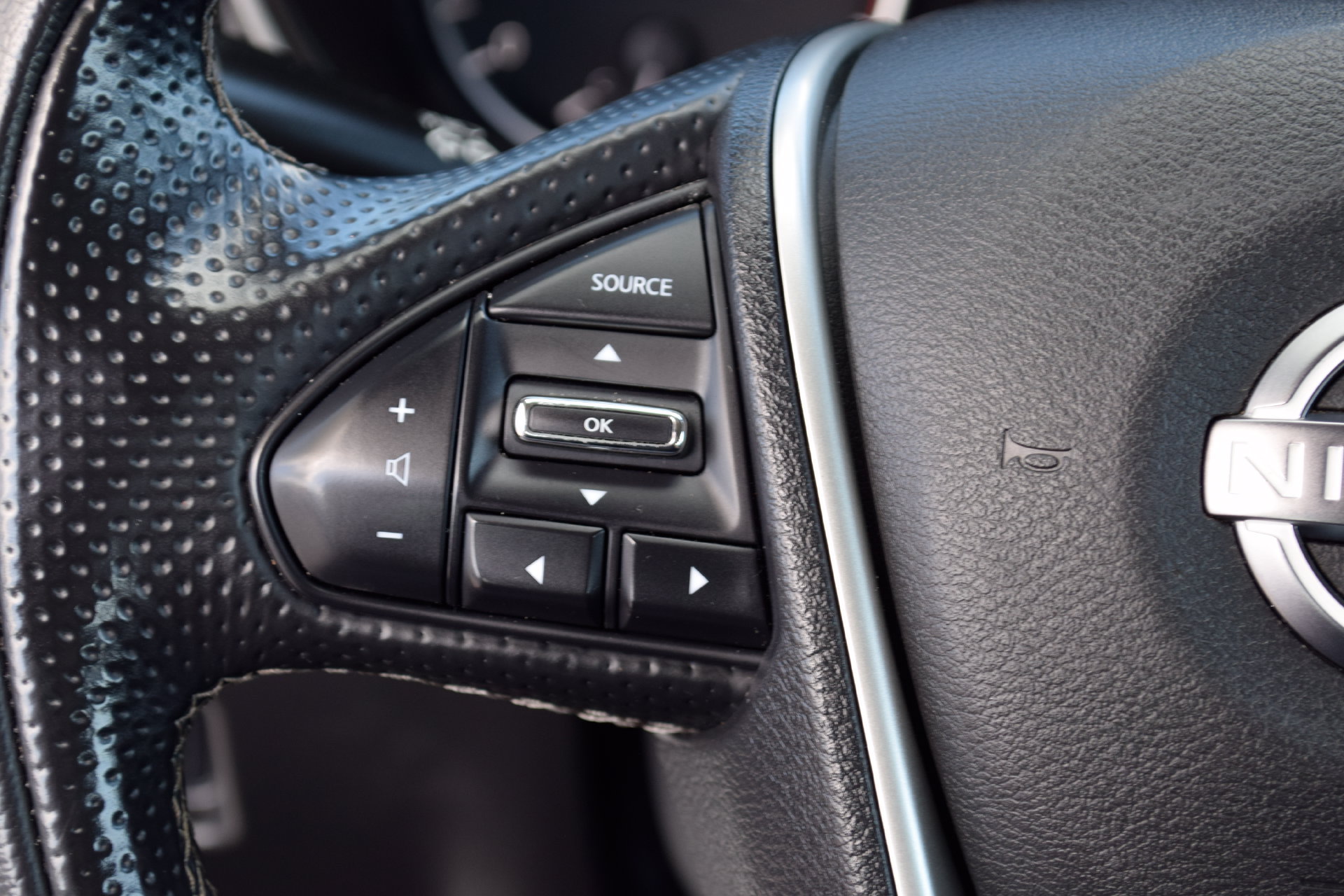 Used 2023 Nissan Maxima SV w/ Floor Mat Group FWD image 8