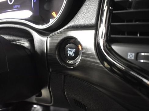 Used 2019 Jeep Grand Cherokee Altitude AWD/4WD image 17