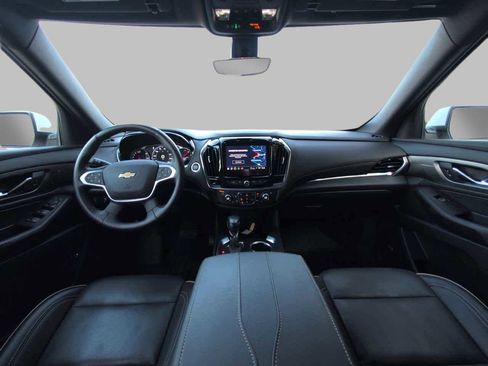 Used 2022 Chevrolet Traverse Premier image 2
