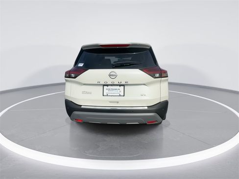 Used 2023 Nissan Rogue SV image 7