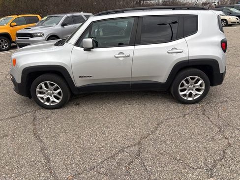 Used 2015 Jeep Renegade Latitude w/ Popular Equipment Group image 11