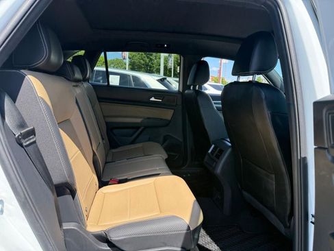 Used 2022 Volkswagen Atlas Cross Sport SEL R-Line AWD/4WD image 10
