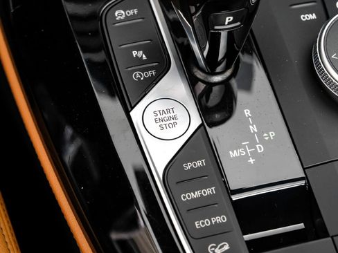 Used 2025 BMW X4 xDrive30i image 25