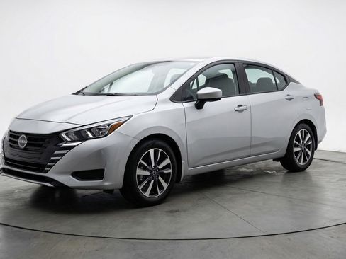 Used 2025 Nissan Versa SV FWD image 3