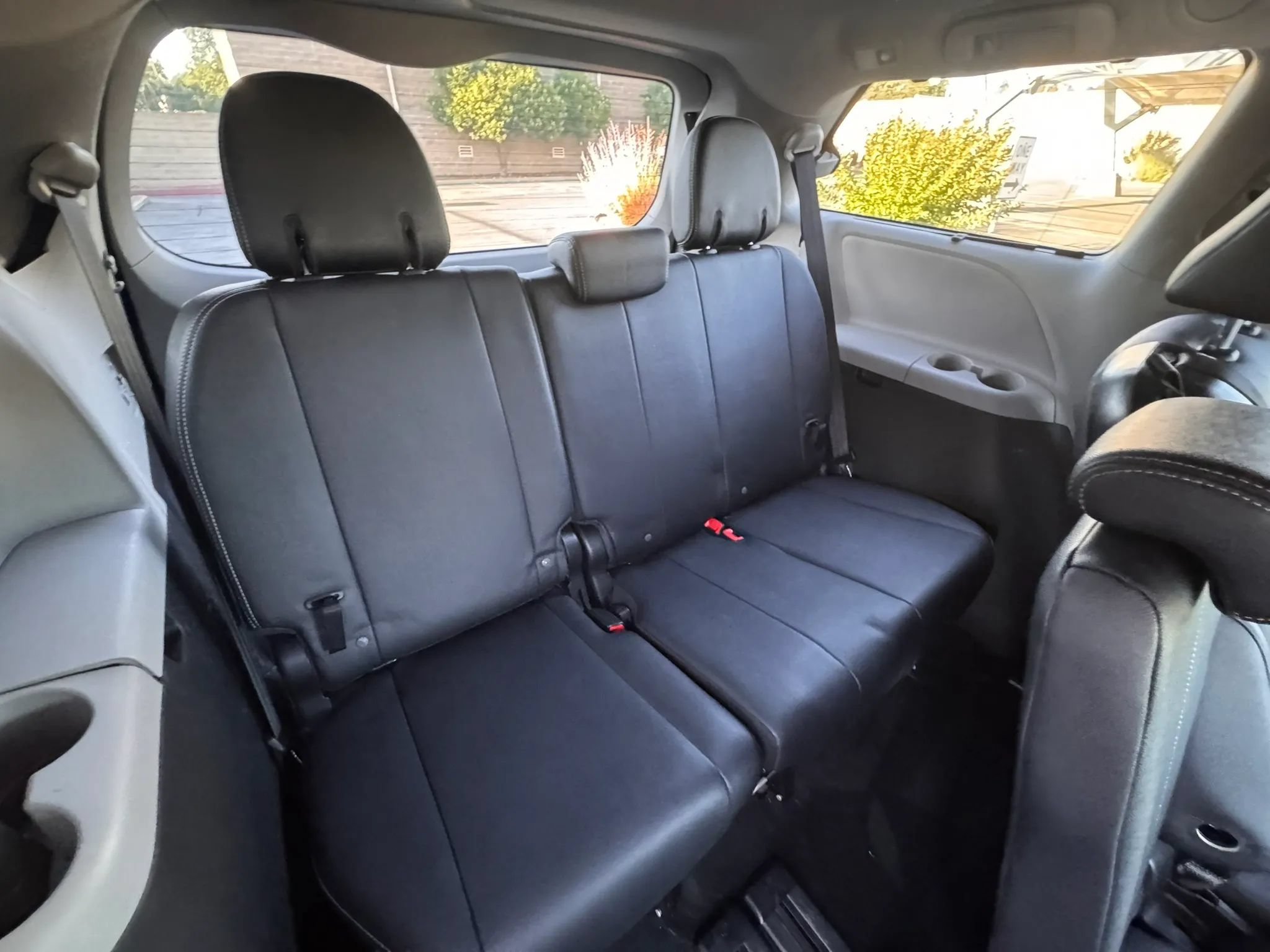 Used 2017 Toyota Sienna SE Premium FWD image 17