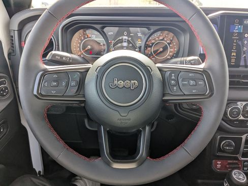 Used 2025 Jeep Gladiator Rubicon image 19