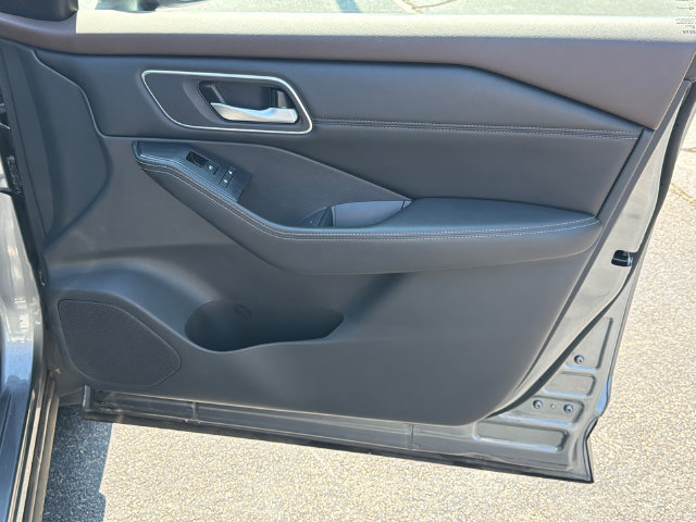 Used 2021 Nissan Rogue SV w/ Premium Package FWD image 16