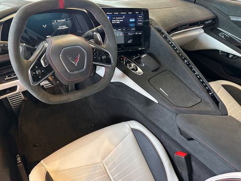 Used 2023 Chevrolet Corvette Stingray Premium Cpe w/ Z51 Performance Package RWD image 15