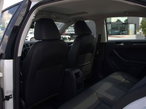 Used 2017 Volkswagen Jetta SEL image 31