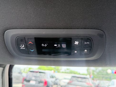 Used 2020 Chrysler Pacifica Touring-L FWD image 30