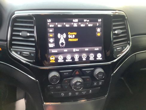 Used 2020 Jeep Grand Cherokee Limited image 14