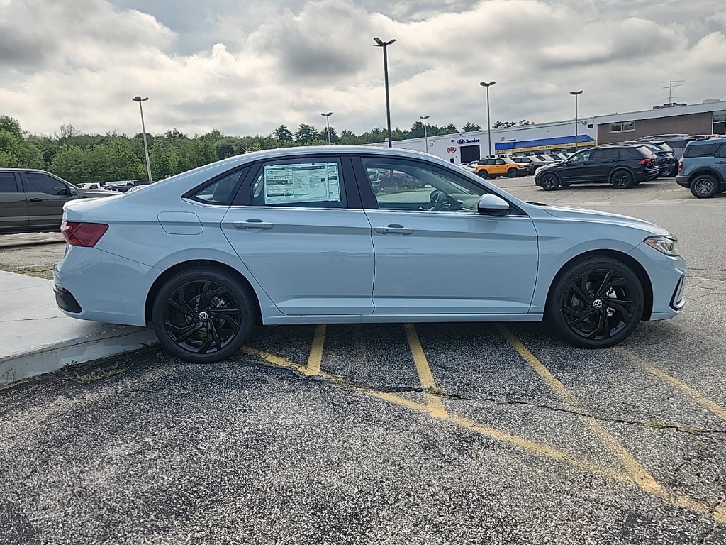 New 2026 Volkswagen Jetta SE FWD image 8