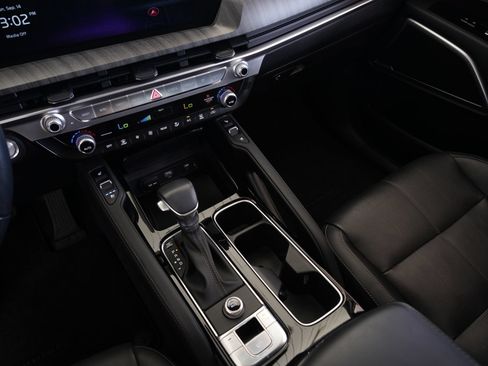 Used 2024 Kia Telluride EX w/ EX Captain's Chair Package FWD image 17