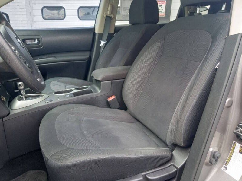 Used 2015 Nissan Rogue S w/ Convenience Package AWD/4WD image 10