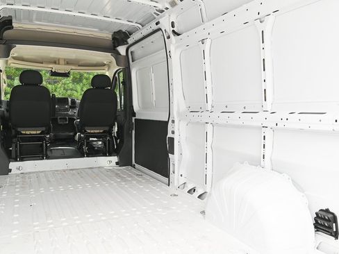 Used 2025 RAM ProMaster 2500 w/ Storage Group image 33