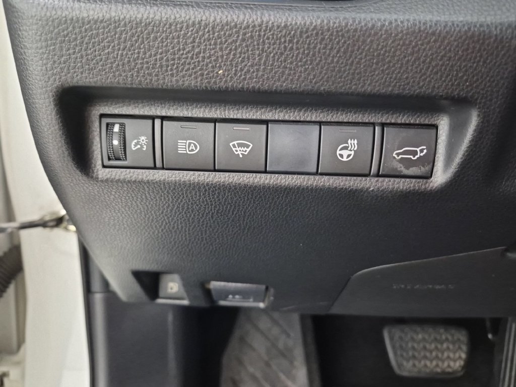 Used 2019 Toyota RAV4 XSE AWD/4WD image 12
