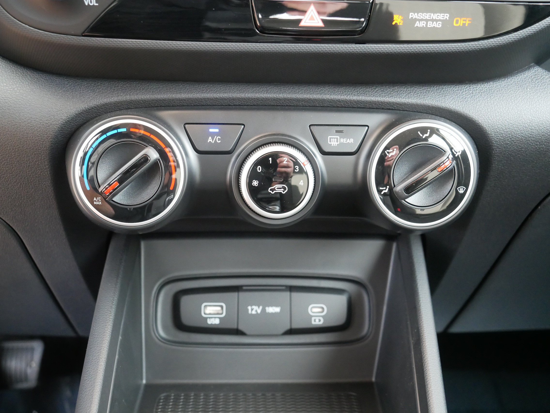 Used 2023 Hyundai Venue SE FWD image 28