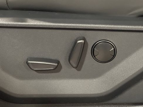 Used 2025 Ford Expedition Active image 12