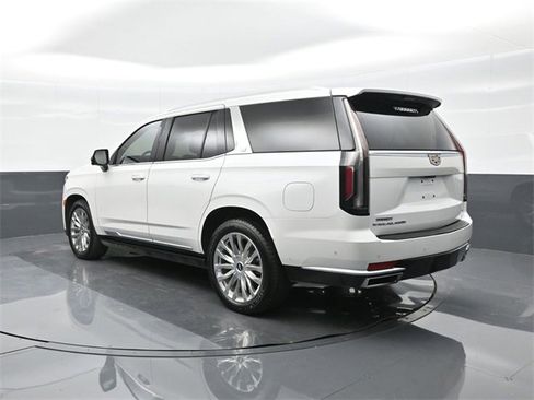 Used 2023 Cadillac Escalade Premium Luxury w/ Performance Package image 8