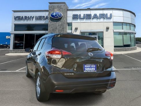 Used 2018 Nissan Kicks S image 4
