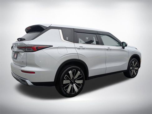New 2026 Mitsubishi Outlander SE image 3