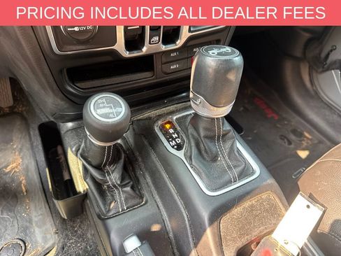 Used 2018 Jeep Wrangler Unlimited Sahara AWD/4WD image 7