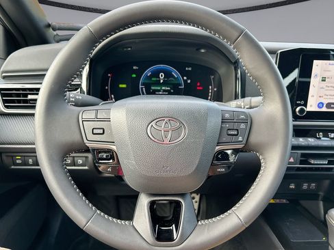Used 2026 Toyota Camry SE FWD image 15