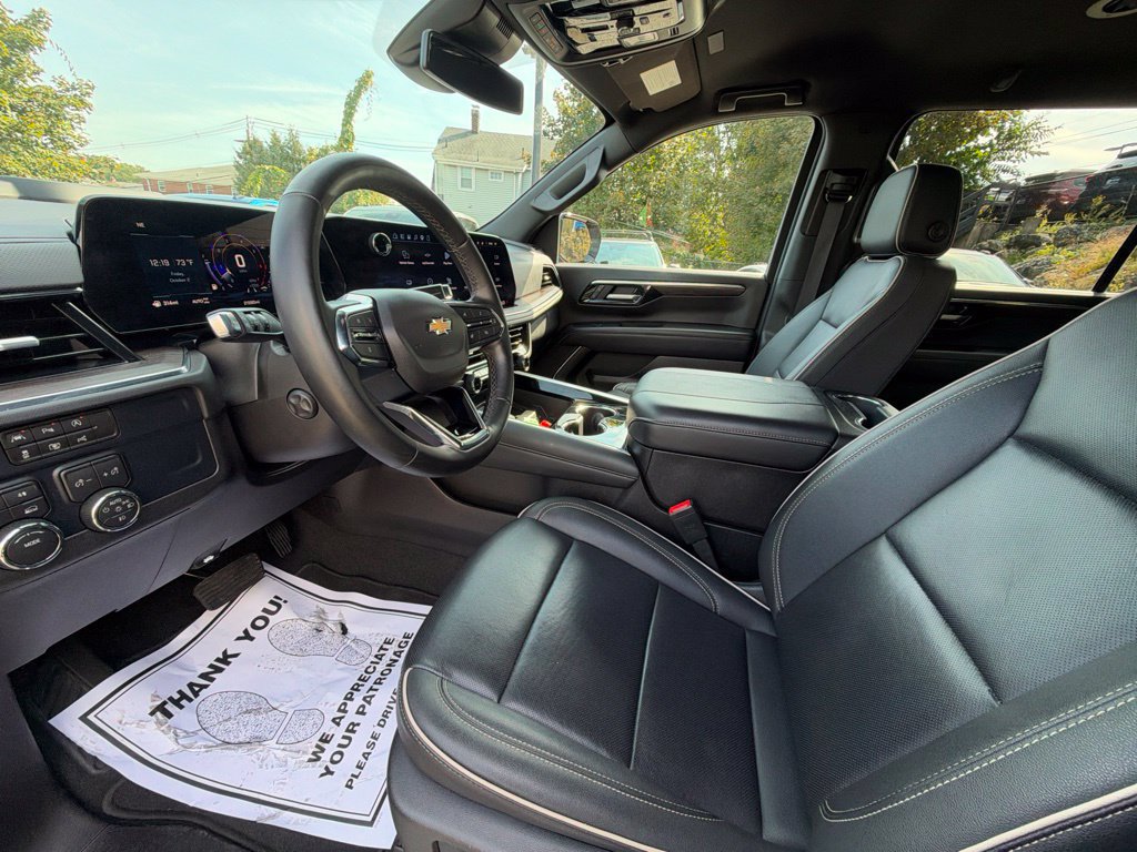 Used 2026 Chevrolet Suburban Premier AWD/4WD image 15