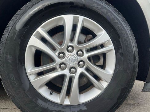 Used 2018 Buick Enclave Essence image 16