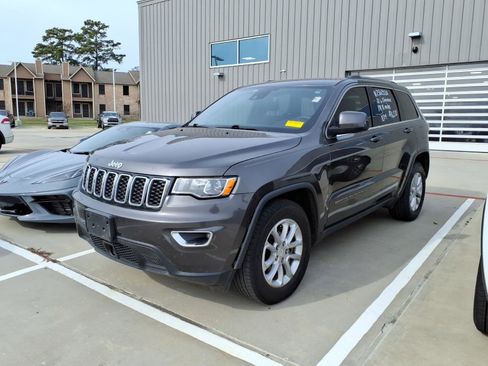 Used 2021 Jeep Grand Cherokee Laredo w/ Security & Convenience Group image 4