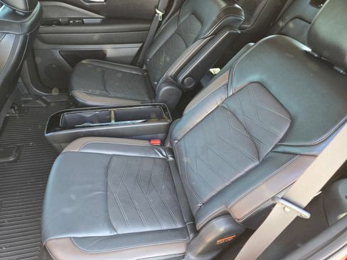 Used 2023 Nissan Pathfinder Platinum FWD image 13
