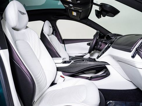 Used 2022 Aston Martin DBX image 18