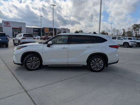 Certified 2021 Toyota Highlander Platinum image 4