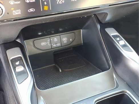 Used 2024 Kia Sorento S image 11