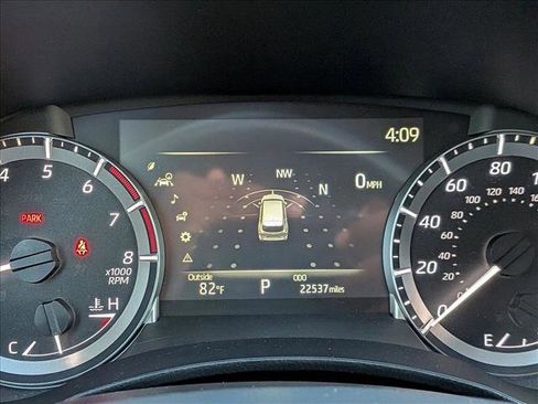 Used 2025 Toyota Highlander LE image 11