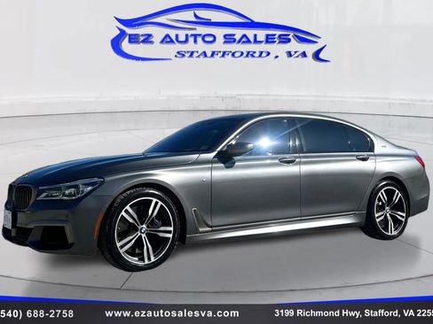 Used 2018 BMW M760i xDrive image 9