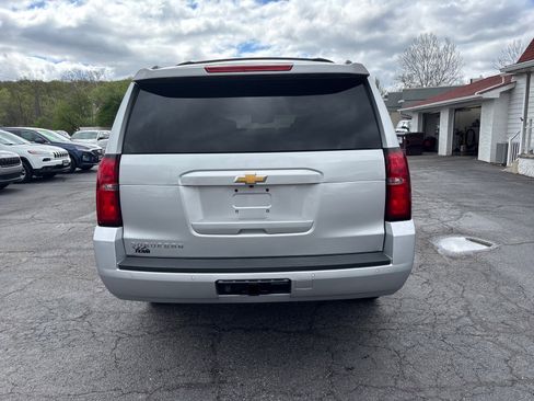 Used 2018 Chevrolet Suburban LT image 6