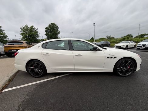 Used 2022 Maserati Quattroporte Modena RWD image 8