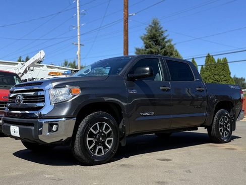 Used 2017 Toyota Tundra SR5 AWD/4WD image 4